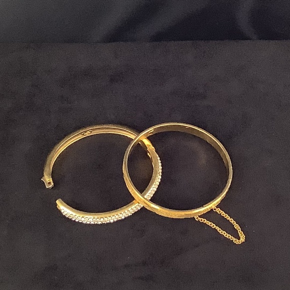 Womens Goldtone Crystal Hinge Bangle Set of 2 - Picture 3 of 13